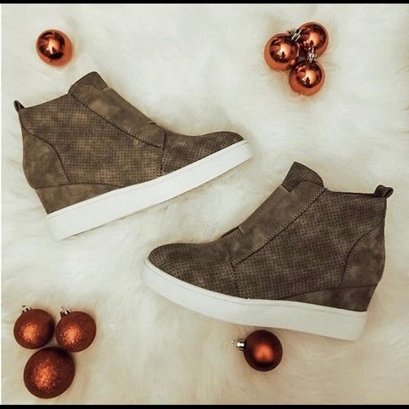 journee collection journee collection clara women's wedge sneakers